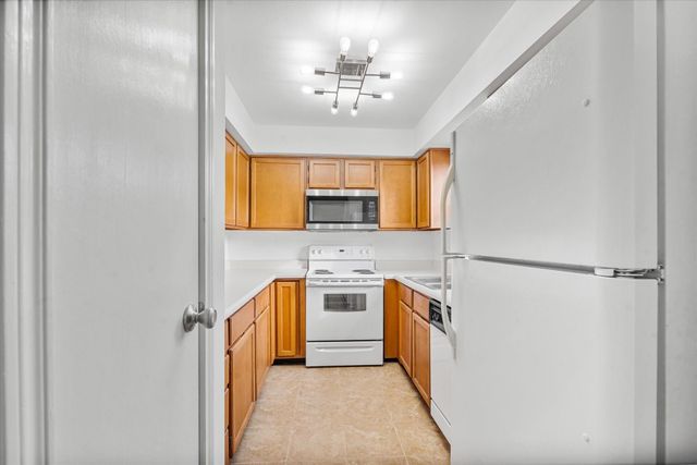 3100 Walnut Bend Lane 508, Houston, TX 77042