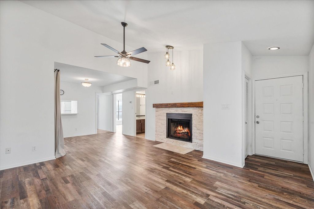 3100 Walnut Bend Lane 508, Houston, TX 77042