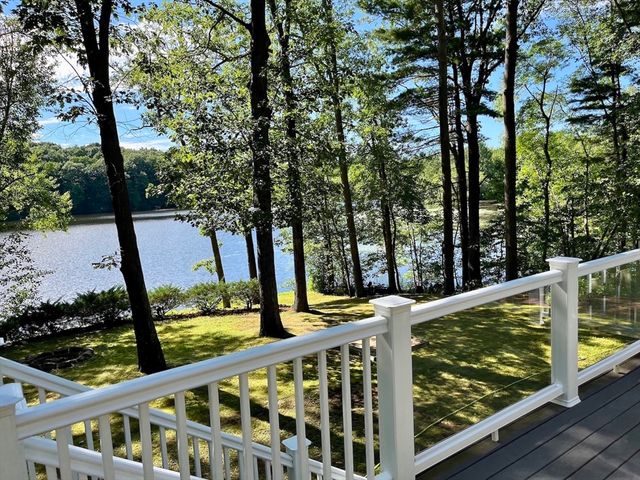 70 Beach St, Foxboro, MA 02035