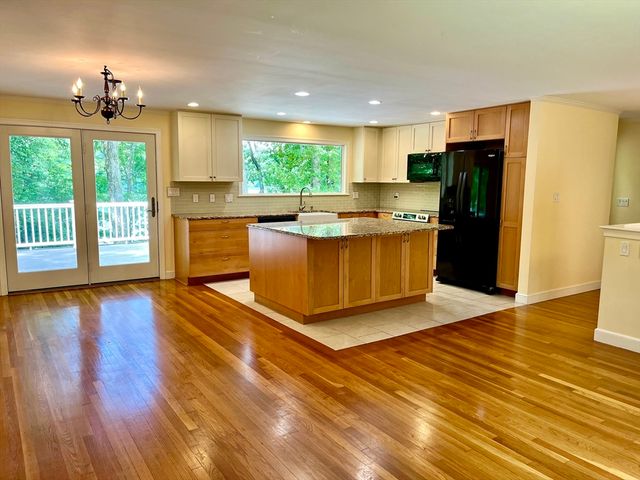 70 Beach St, Foxboro, MA 02035