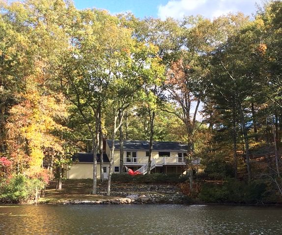 70 Beach St, Foxboro, MA 02035