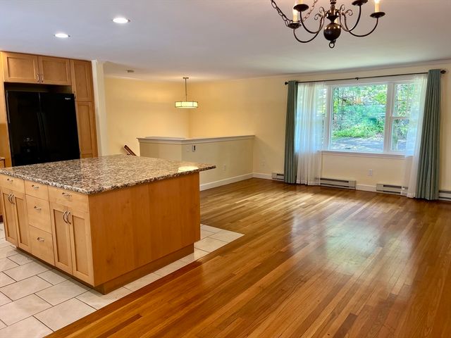 70 Beach St, Foxboro, MA 02035