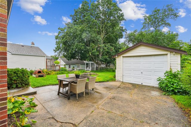 2500 Kenway Drive, Des Moines, IA 50310