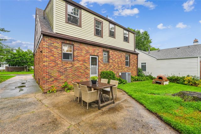 2500 Kenway Drive, Des Moines, IA 50310
