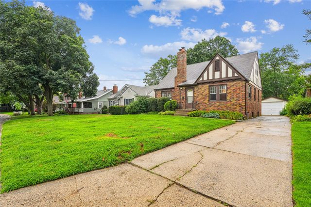 2500 Kenway Drive, Des Moines, IA 50310