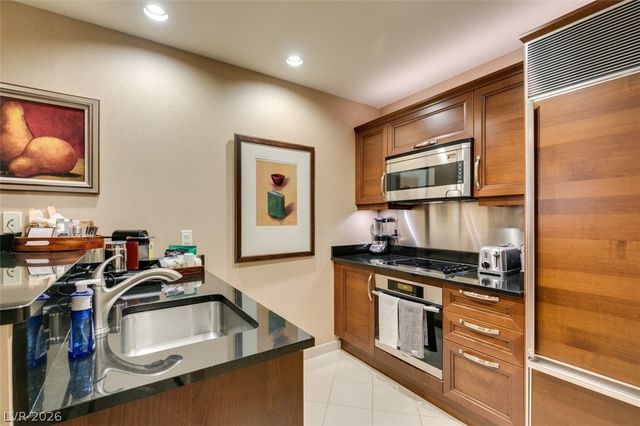 125 East HARMON Avenue 2821, Las Vegas, NV 89109