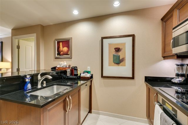 125 East HARMON Avenue 2821, Las Vegas, NV 89109