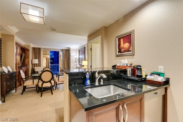 125 East HARMON Avenue 2821, Las Vegas, NV 89109