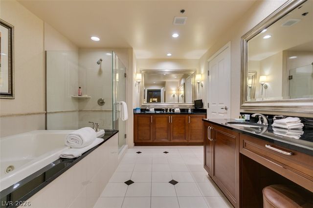 125 East HARMON Avenue 2821, Las Vegas, NV 89109