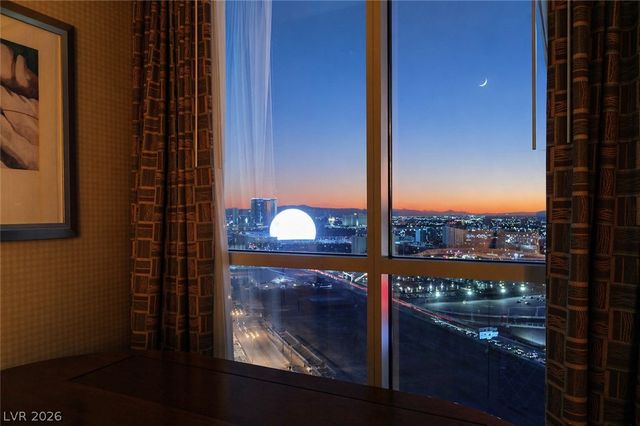 125 East HARMON Avenue 2821, Las Vegas, NV 89109