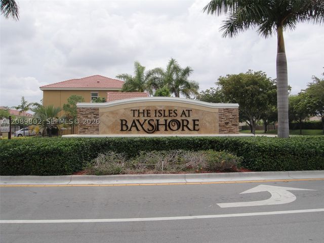 8907 SW 220th St, Cutler Bay, FL 33190