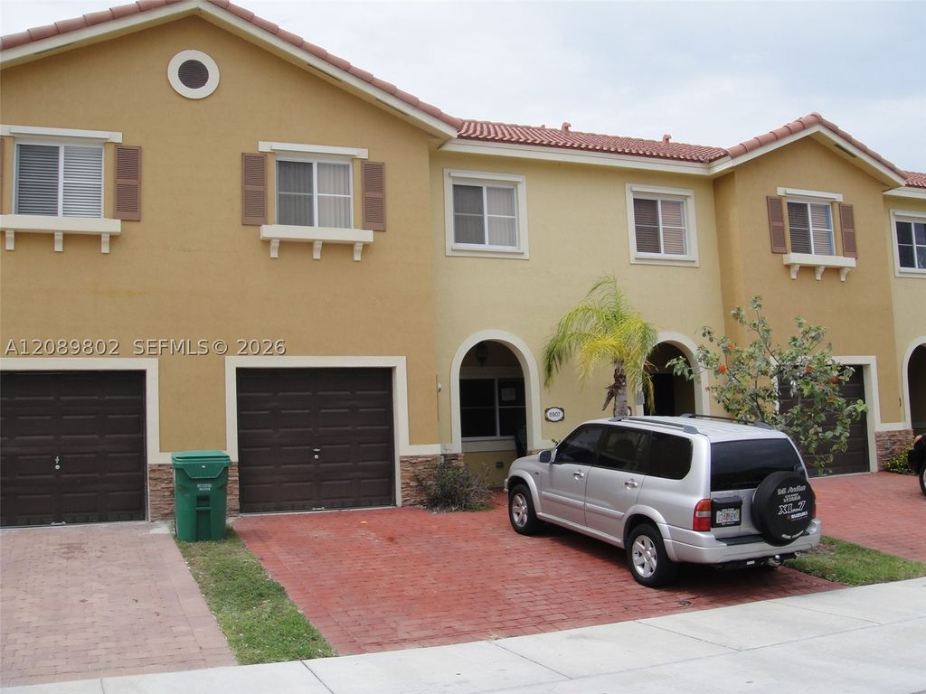 8907 SW 220th St, Cutler Bay, FL 33190