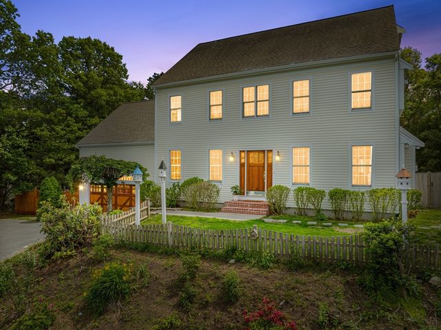73 Westmoreland Dr, Falmouth, MA 02540