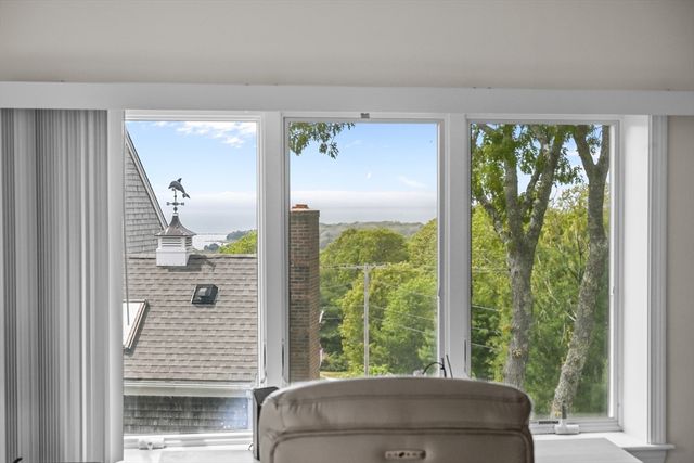 73 Westmoreland Dr, Falmouth, MA 02540