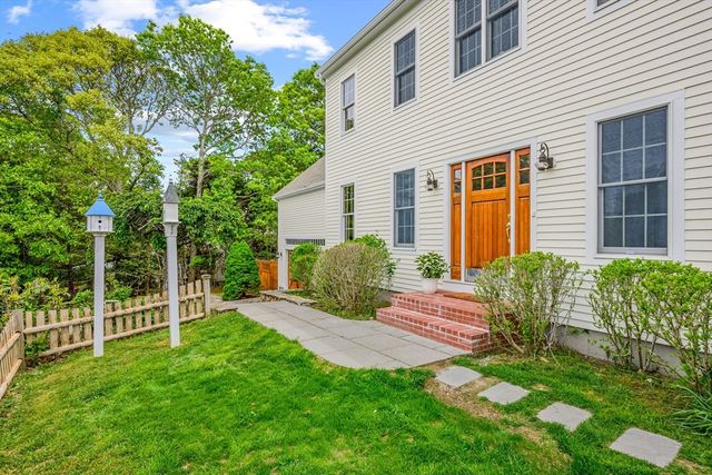 73 Westmoreland Dr, Falmouth, MA 02540