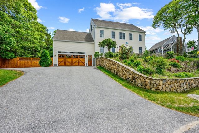 73 Westmoreland Dr, Falmouth, MA 02540