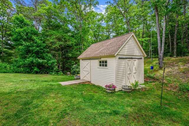 73 Westmoreland Dr, Falmouth, MA 02540