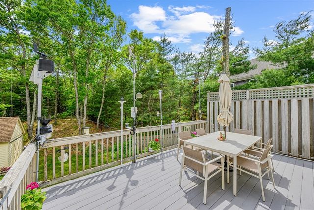 73 Westmoreland Dr, Falmouth, MA 02540