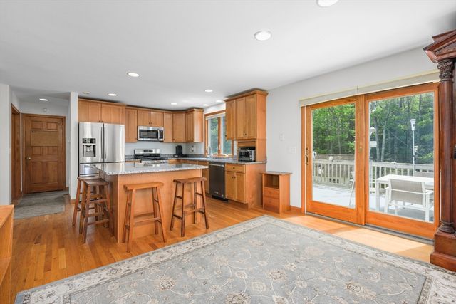73 Westmoreland Dr, Falmouth, MA 02540