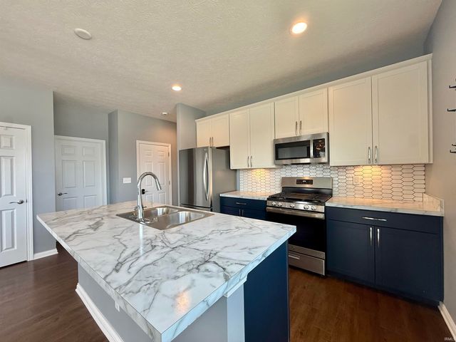 4633 Chelmsford Drive, Newburgh, IN 47630