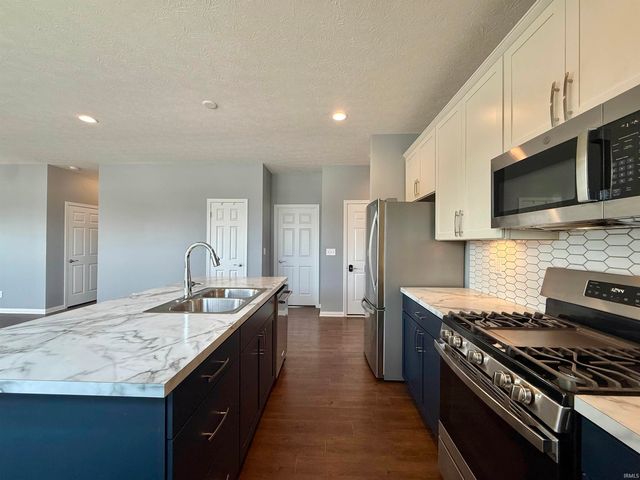 4633 Chelmsford Drive, Newburgh, IN 47630