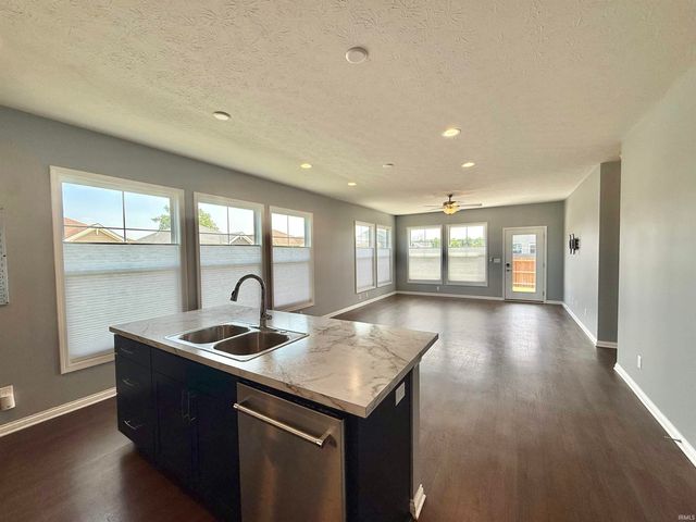 4633 Chelmsford Drive, Newburgh, IN 47630