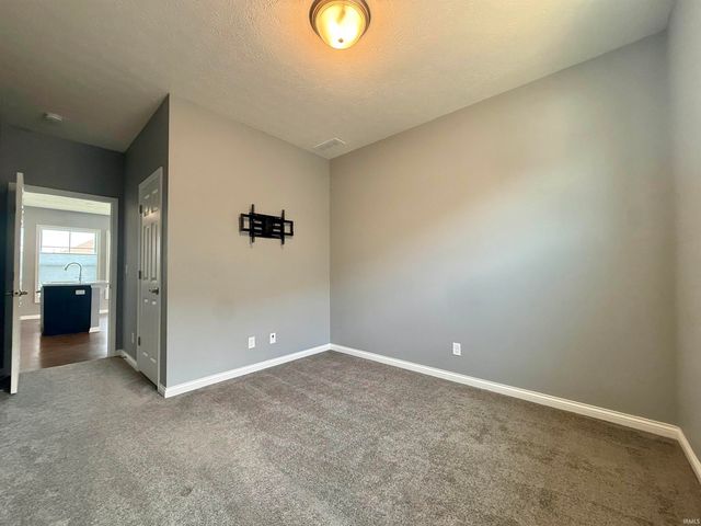 4633 Chelmsford Drive, Newburgh, IN 47630