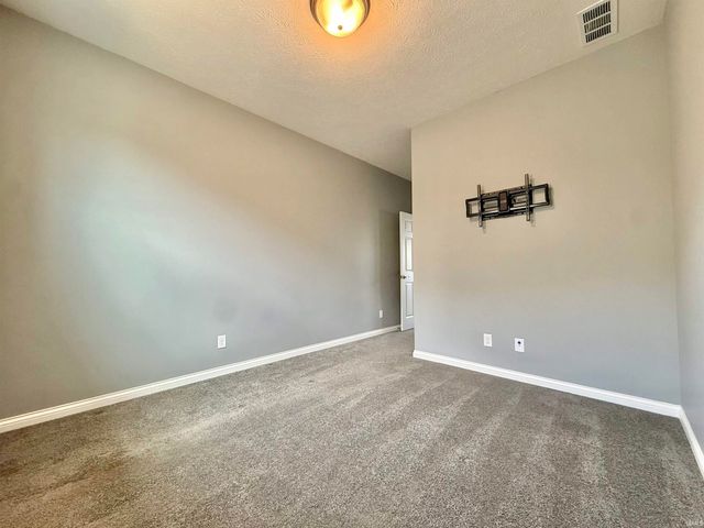 4633 Chelmsford Drive, Newburgh, IN 47630