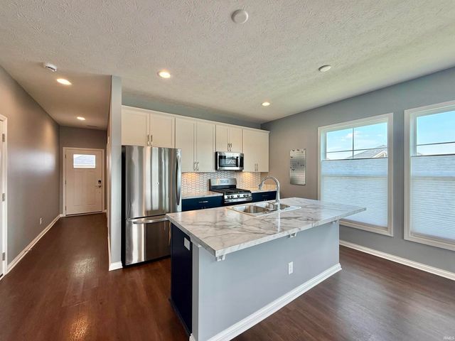 4633 Chelmsford Drive, Newburgh, IN 47630