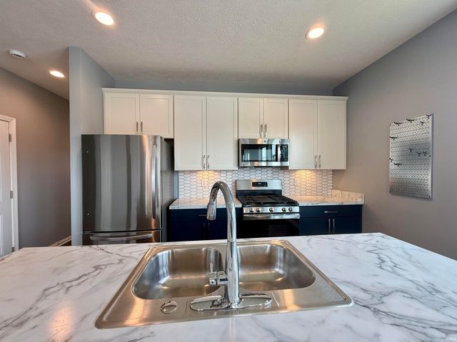 4633 Chelmsford Drive, Newburgh, IN 47630