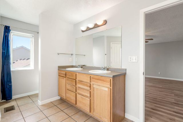 2225 Palenque Drive SE, Rio Rancho, NM 87124
