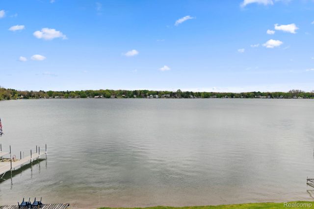 11047 Silver View Court, Green Oak Township, MI 48178