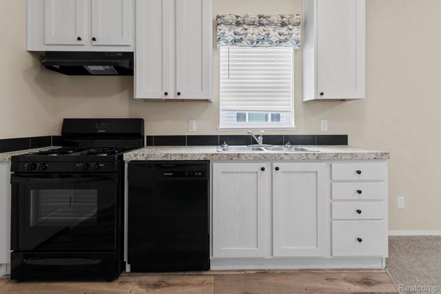 11047 Silver View Court, Green Oak Township, MI 48178