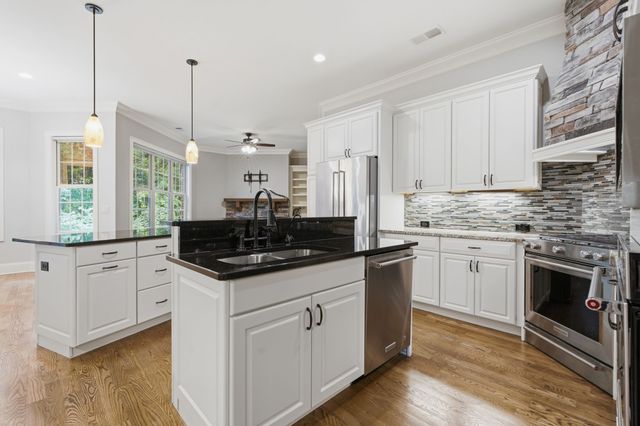 333 Bournemouth Ln, Hermitage, TN 37076