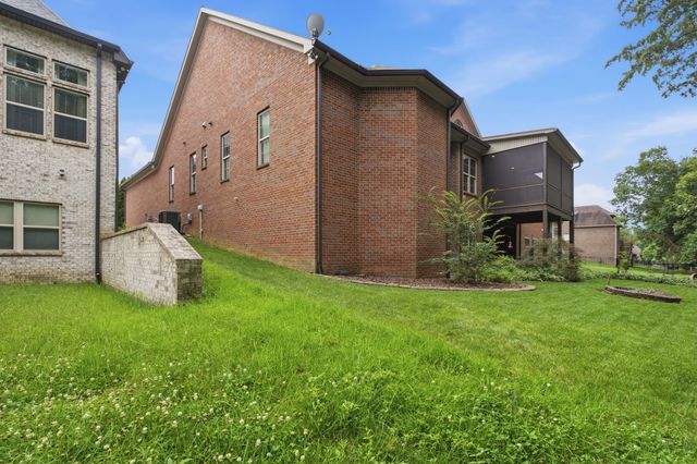 333 Bournemouth Ln, Hermitage, TN 37076