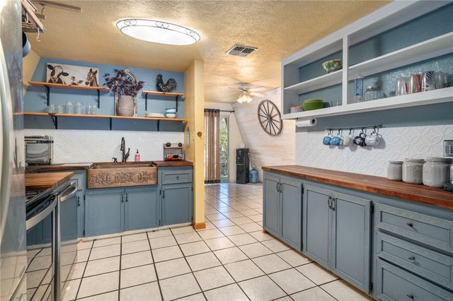 203 Timber Lane Loop, Rockport, TX 78382