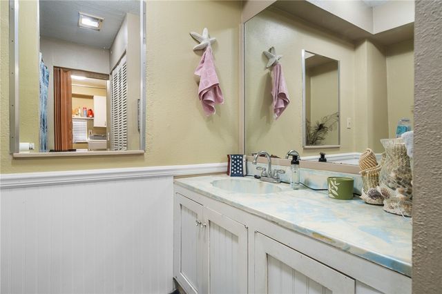 203 Timber Lane Loop, Rockport, TX 78382