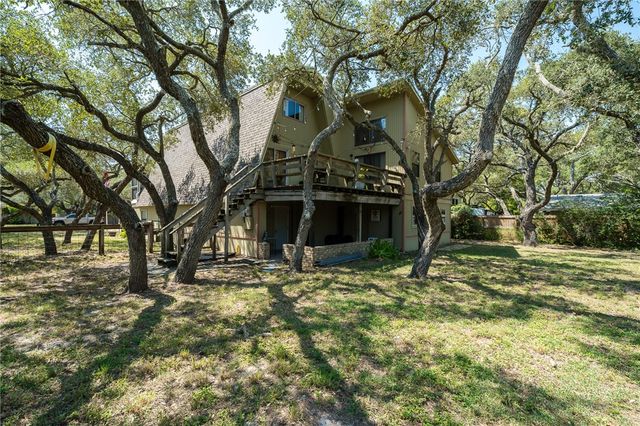 203 Timber Lane Loop, Rockport, TX 78382