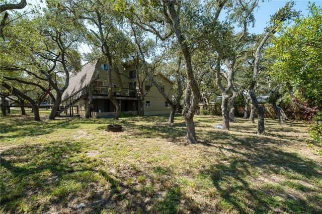 203 Timber Lane Loop, Rockport, TX 78382