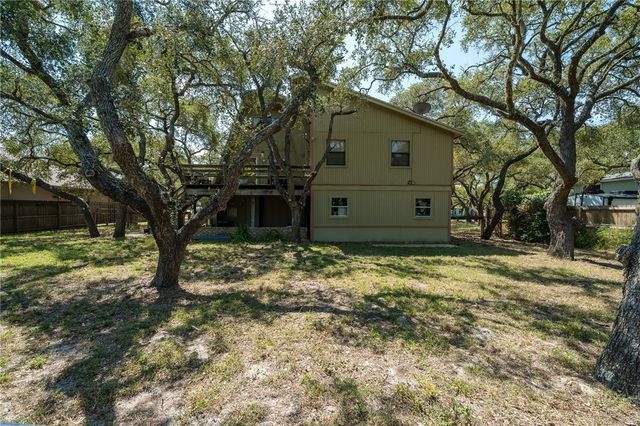 203 Timber Lane Loop, Rockport, TX 78382