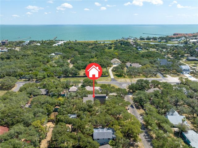 203 Timber Lane Loop, Rockport, TX 78382