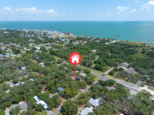 203 Timber Lane Loop, Rockport, TX 78382