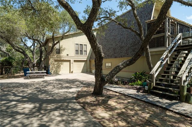 203 Timber Lane Loop, Rockport, TX 78382