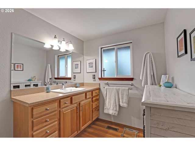 3869 Nw 166TH Dr, Beaverton, OR 97006