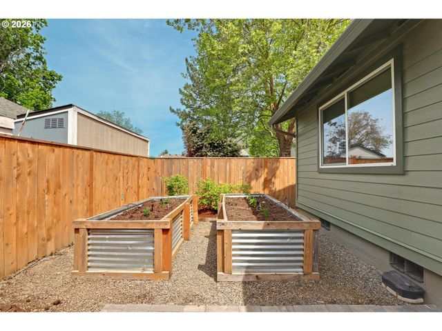 3869 Nw 166TH Dr, Beaverton, OR 97006