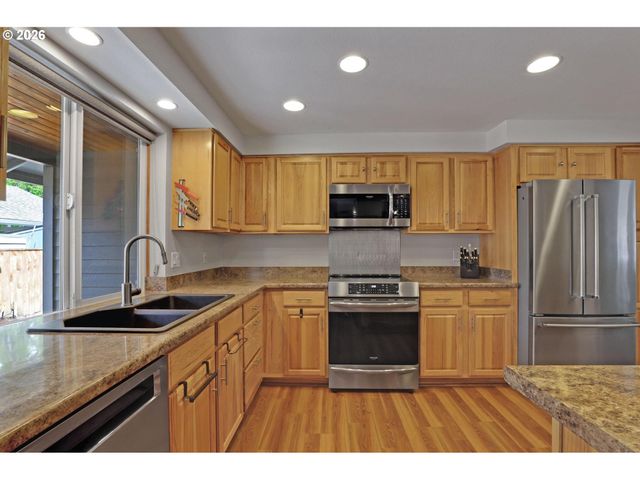 3869 Nw 166TH Dr, Beaverton, OR 97006