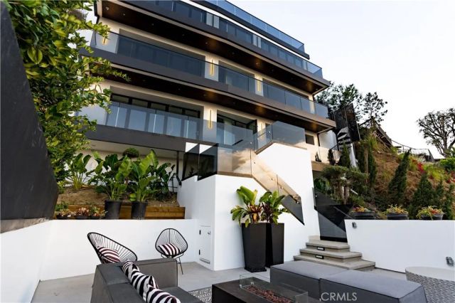 8148 Gould Avenue, Hollywood Hills, CA 90046