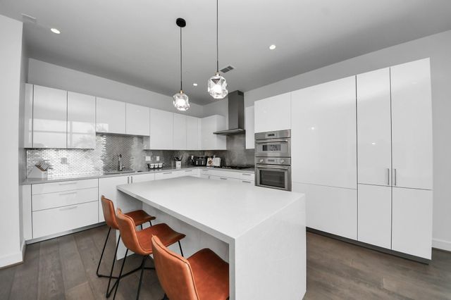 4521 San Felipe Street 1904, Houston, TX 77027