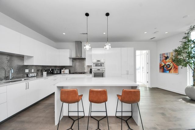 4521 San Felipe Street 1904, Houston, TX 77027