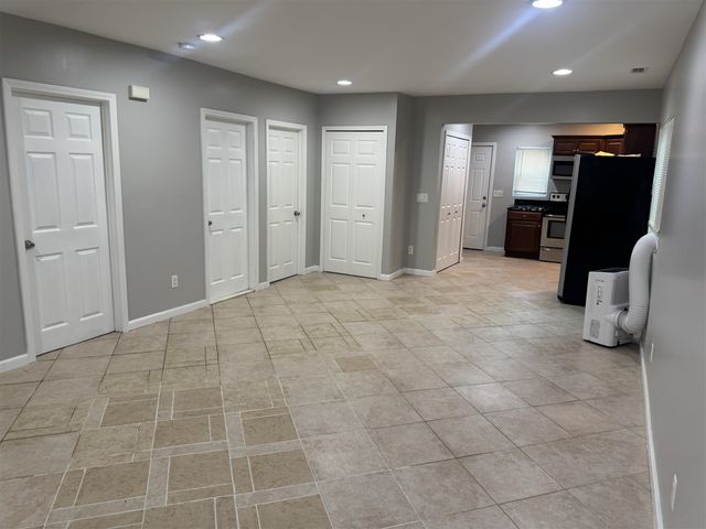 28581 Brentwood Street, Southfield, MI 48076